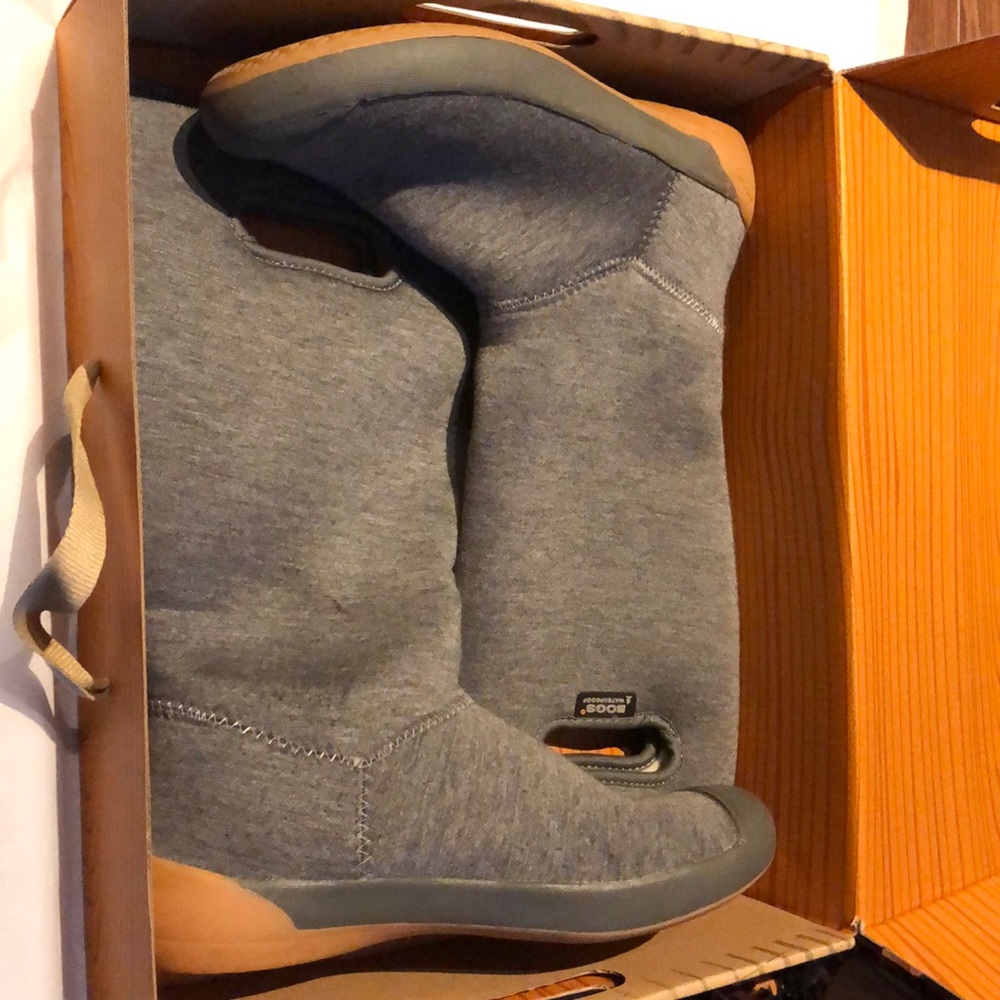 Waterproof Summit Gray Bogs Boots size 8